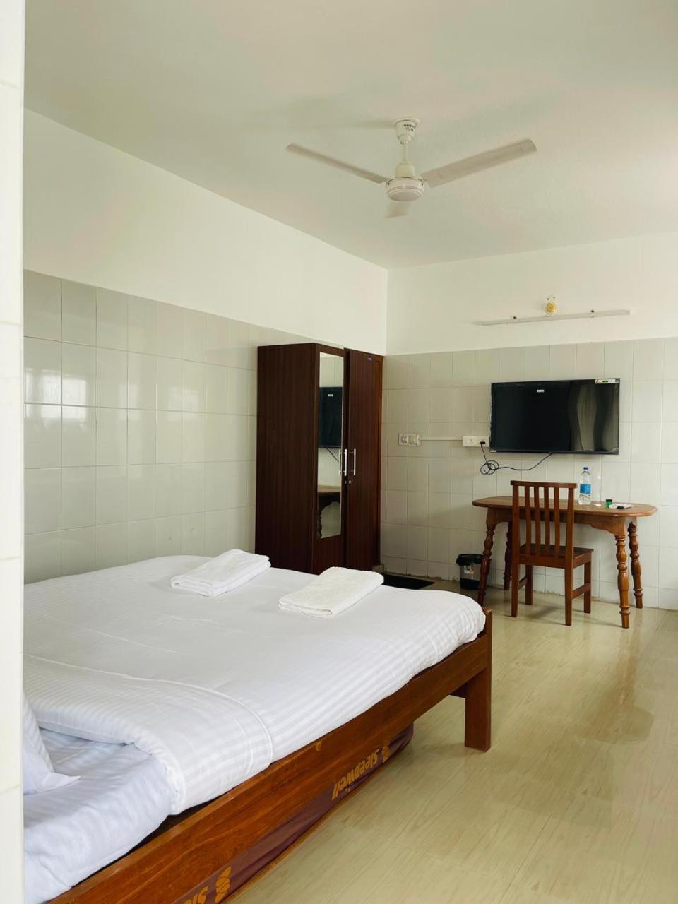 La Villa Marseille Pondicherry Bagian luar foto
