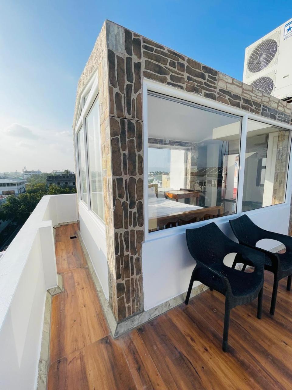 La Villa Marseille Pondicherry Bagian luar foto